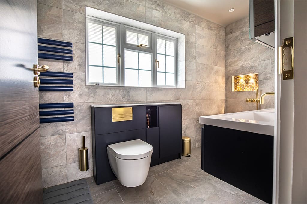 What are the Benefits of a Fitted Bathroom?